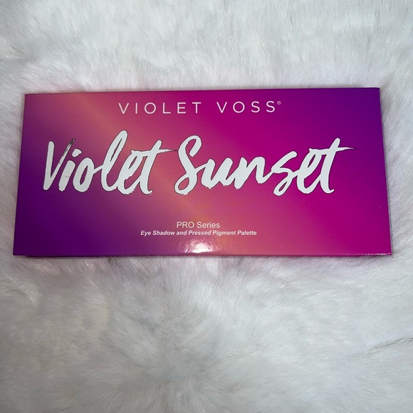 Brand new Violet Voss eyeshadow palette - Picture 2 of 3
